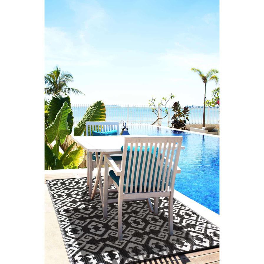 Plastic Geometric Outdoor Rug (120 x 180 cm)