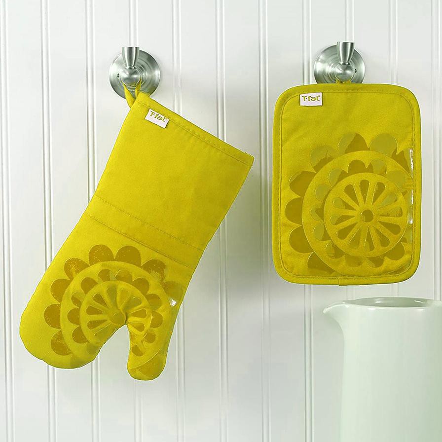 T-Fal Silicone Oven Mitt (13 x 7 inch, Lemon)