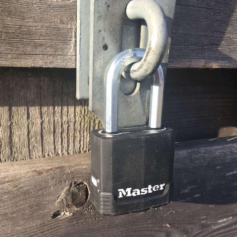 Master Lock Laminated Steel Heavy Duty Padlock W/Keys (5.8 x 4.9 x 2.7 cm)