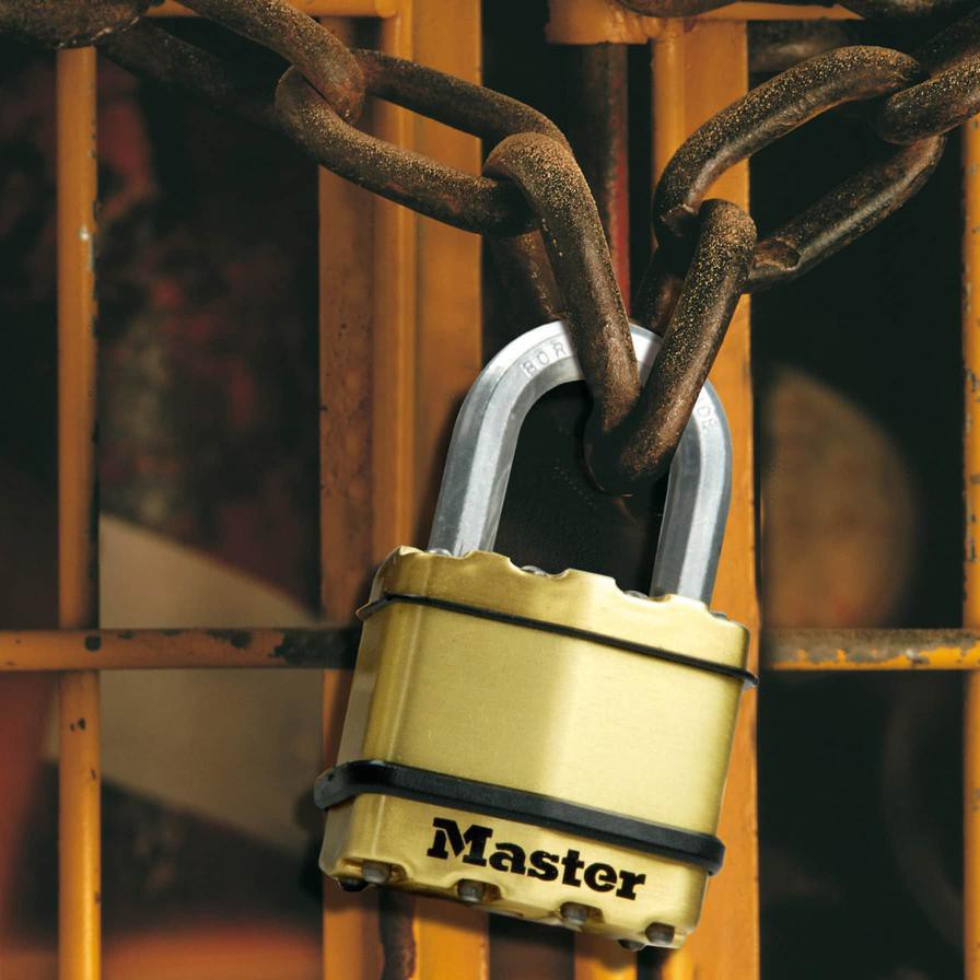 Master Lock Laminated Steel Heavy Duty Padlock W/Keys (8.6 x 4.5 x 2.2 cm)