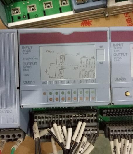 وحدة PLC CM211 7CM211.7 ، مستعملة ، مظهر جديد 88% ، عمل جيد ، شحن مجاني