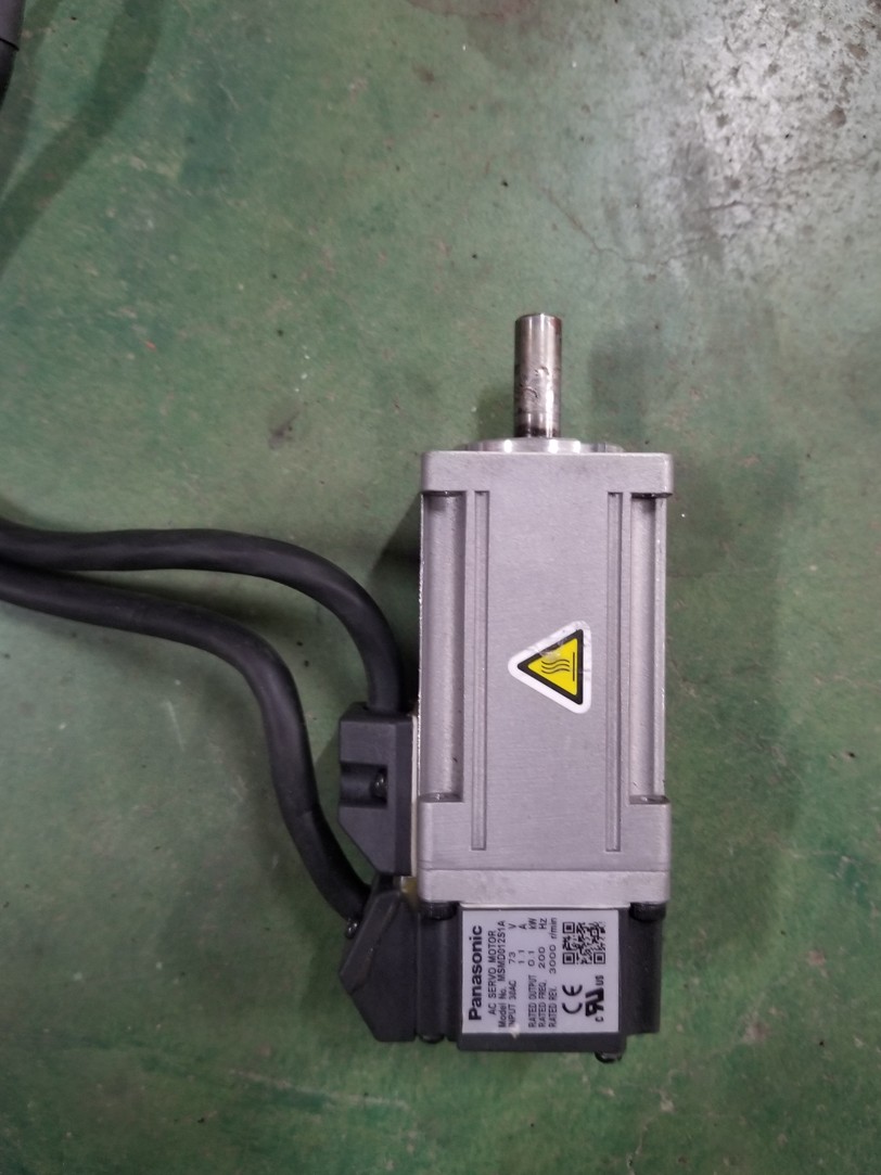 MSMD012P1C, servo motor, used in good condition. 80% New Look, Good Work, Free Shipping