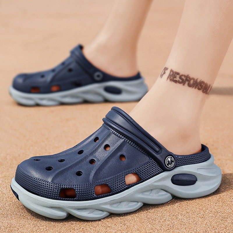 Fashion Men Slippers Outdoor Sneakers Beach Sandals Garden Shoes Comfortable Lightweight EVA Slippers Double Color Clogs