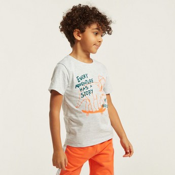 Juniors Graphic Print T-shirt with Short Sleeves