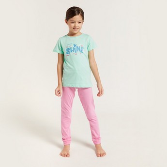 Juniors Graphic Print T-shirt and Solid Pyjamas Set