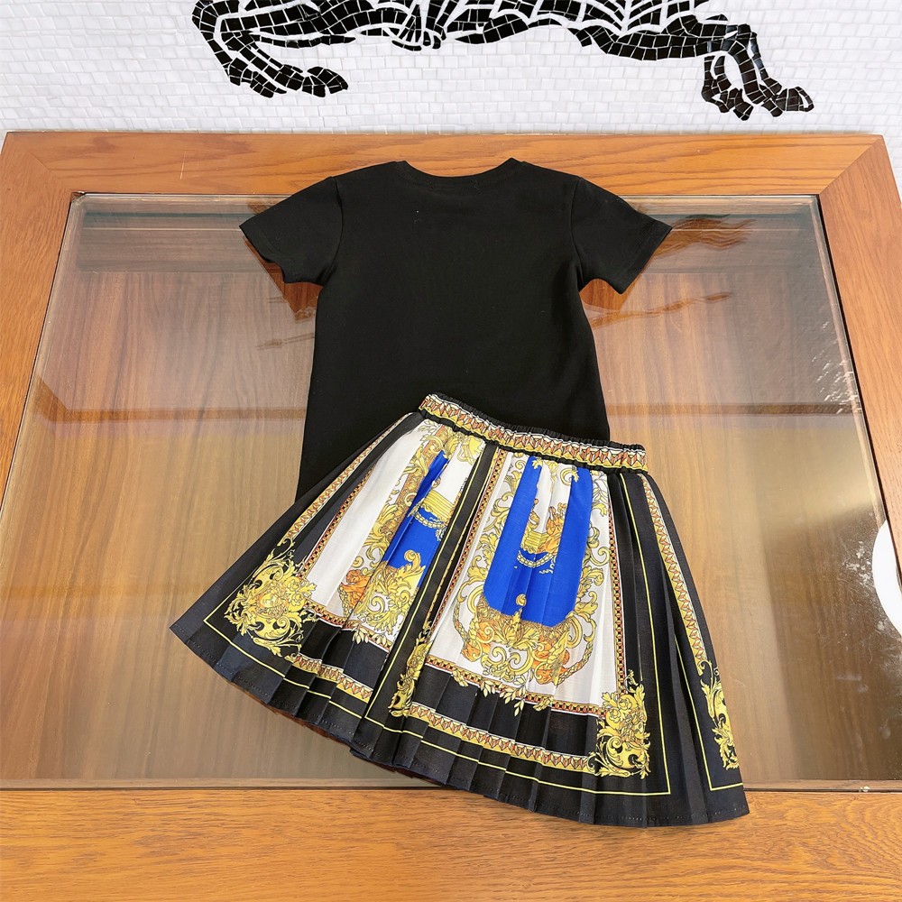 Designer Children's Wear Girls New T-shirt Cotton Summer Short Sleeve Vintage Printed Pleated Skirt 2 Piece Set High Quality