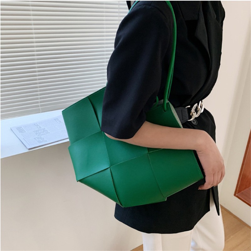 2022 Fashion Diamond Woven Handbag For Women Large Capacity Solid Spring Shoulder Bag For Female Casual Bucket Tote Underarm Bag