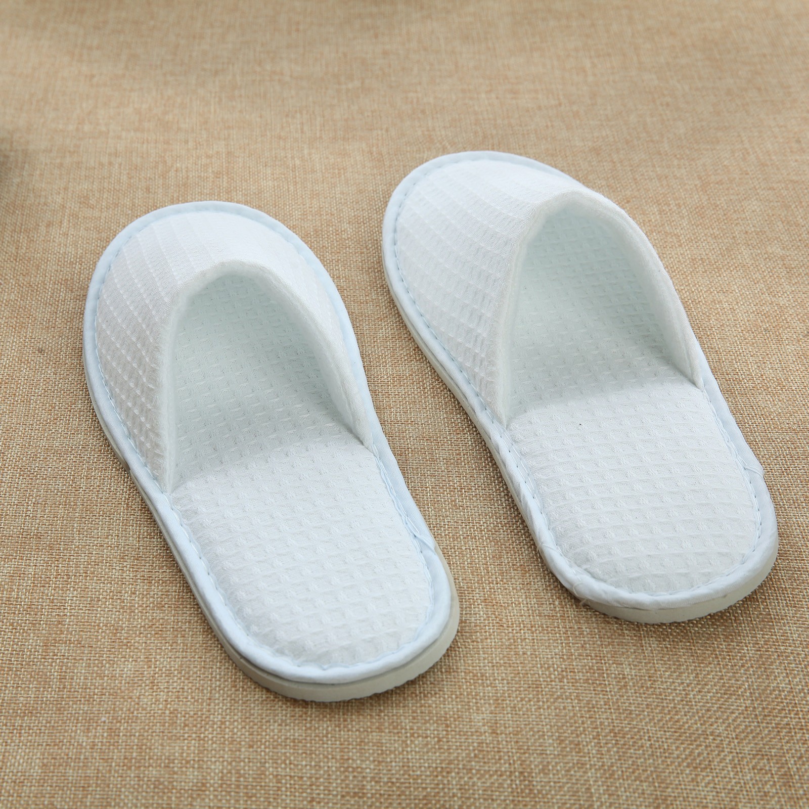 Disposable Slippers, 1 Pair Closed Toe Disposable Slippers Size Fit Men Women Hotel Spa Guest Used, (White) 28cm