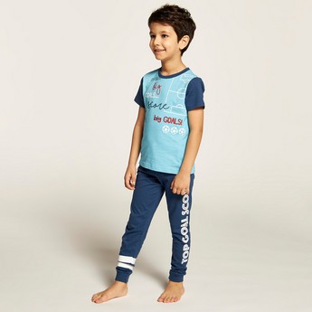 Juniors Graphic Print T-shirt and Printed Pyjama Set