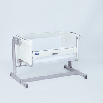 Chicco Next 2 Me Magic Side Sleeping Crib