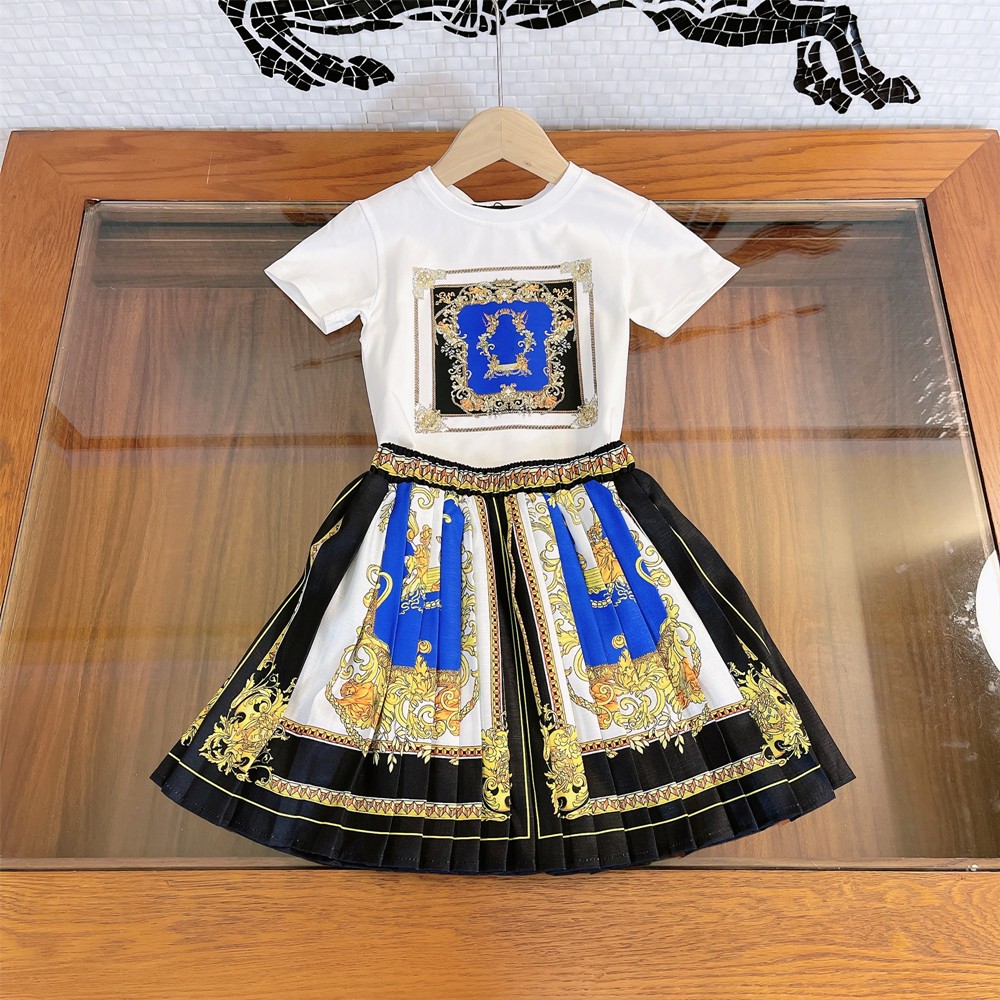 Designer Children's Wear Girls New T-shirt Cotton Summer Short Sleeve Vintage Printed Pleated Skirt 2 Piece Set High Quality