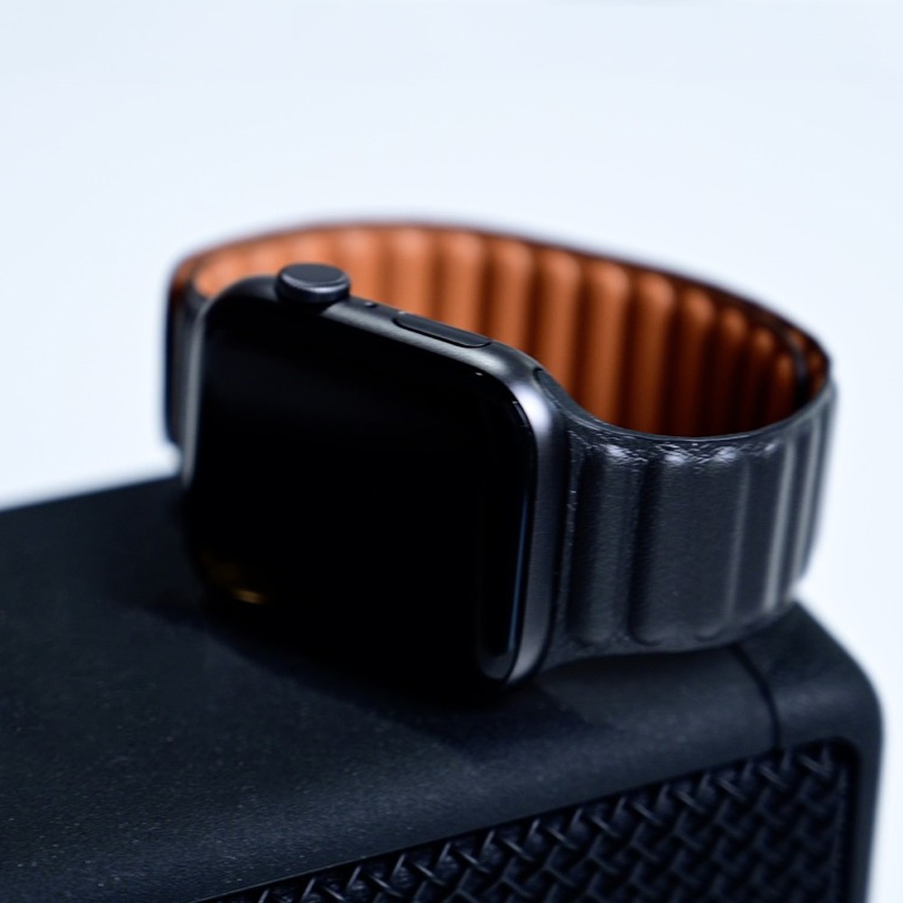 Leather Link for Apple Watch Band 44mm 40mm 45mm 41mm 38mm 42mm Magnetic Loop Watchband Bracelet iWatch Serie 3 5 4 SE 6 7 Strap