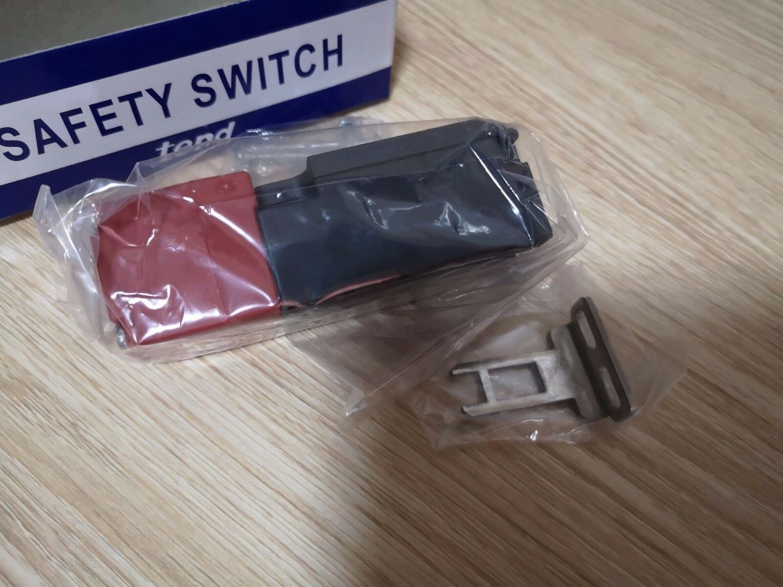 1pc New TZ-93CPG02 TZ93CPG02 TZ-93C Safety Switch In Box