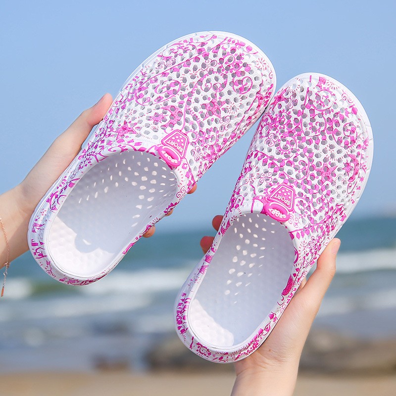 2022 Women's Casual Clogs Breathable Beach Sandals Valentine's Day Slippers Summer Slip-on Women Flip Flops Home Shoes Unisex Shoes