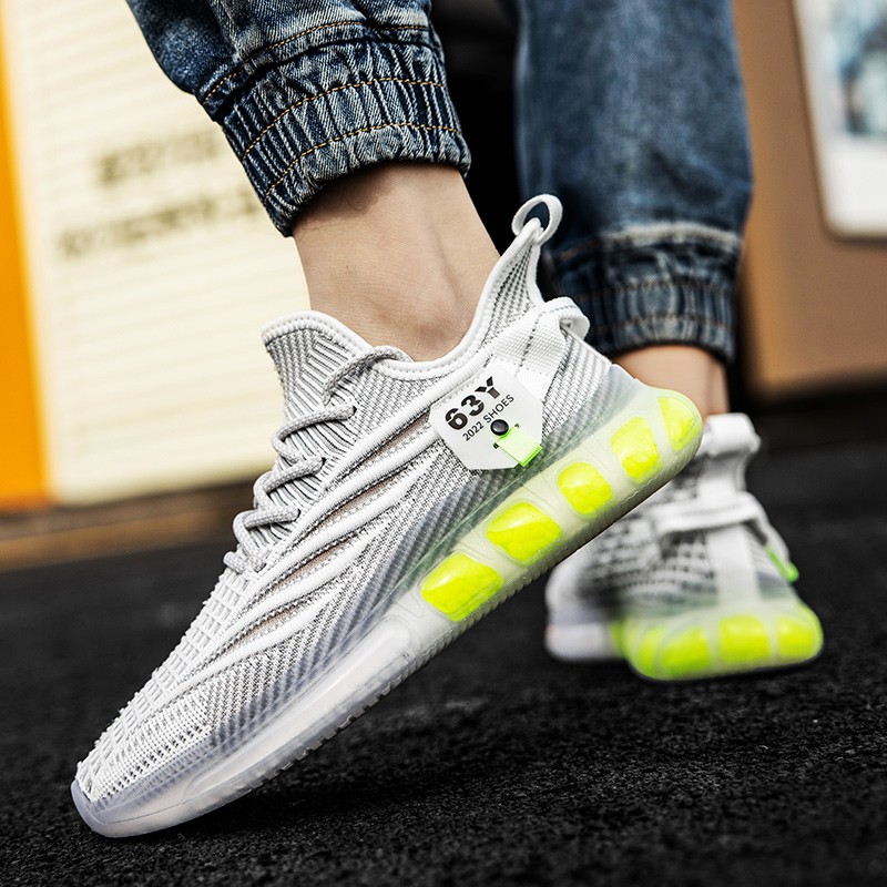 Spring men's sports shoes breathable mesh lightweight fly knit casual shoes fashion tennis shoes trend walking shoes