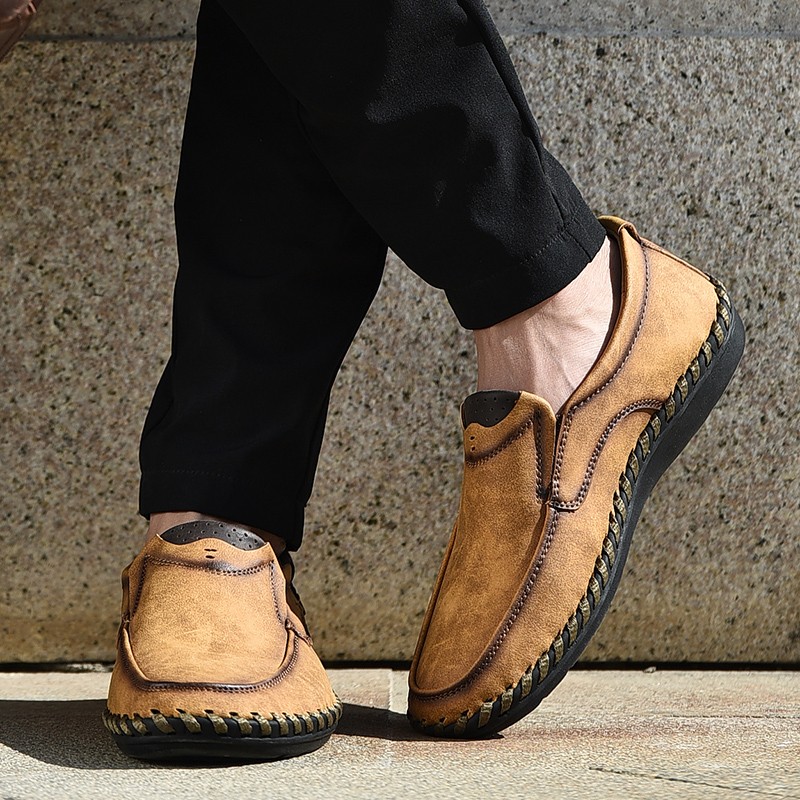 New hot men shoes plus size men's fashion leather shoes men's flat bottom shoes breathable slip on lazy driving shoes