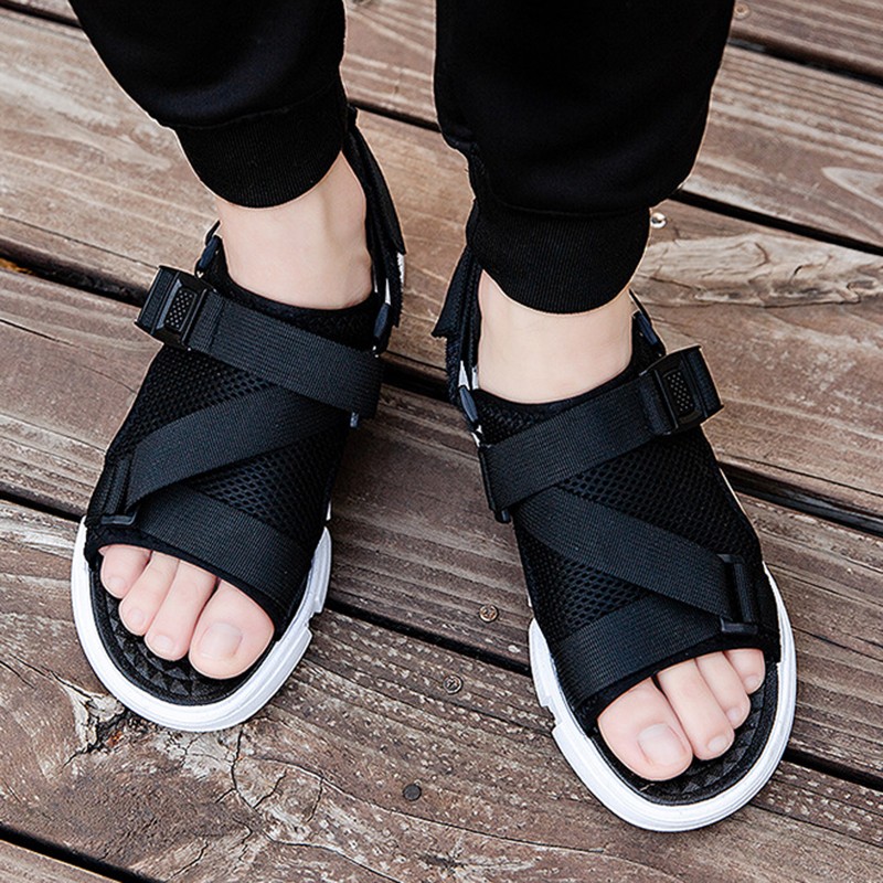 Summer New Sports Men's Sandals Man Slippers Buckle Strap Leisure Fashion Flats Slides Breathable Air Mesh Beach Shoes for Male