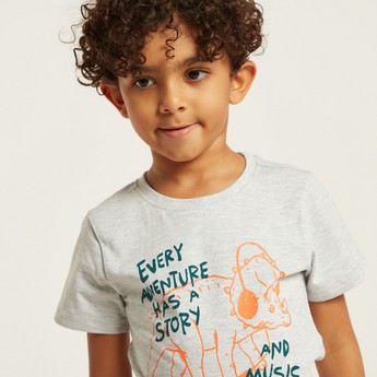 Juniors Graphic Print T-shirt with Short Sleeves