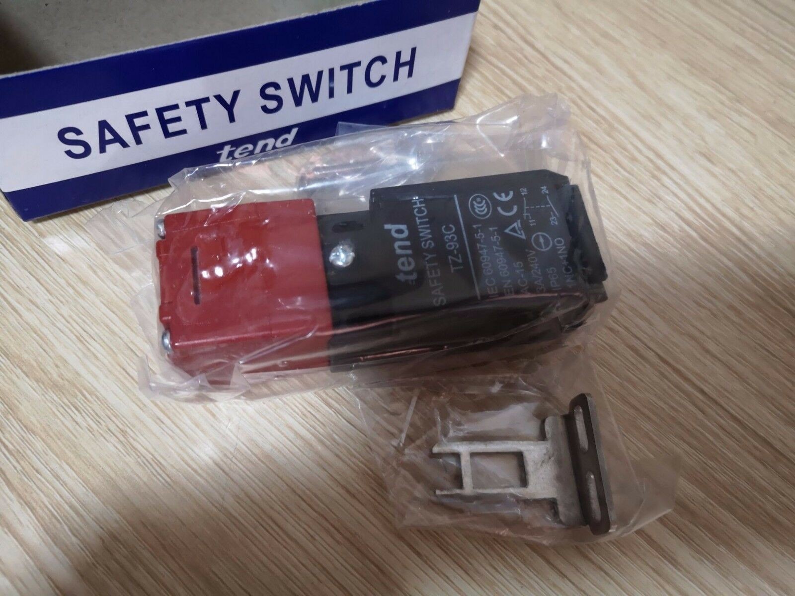 1pc New TZ-93CPG02 TZ93CPG02 TZ-93C Safety Switch In Box