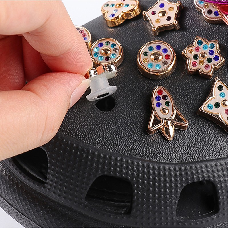 28pcs/lot Shoe Charms Designer Croc Charms Rhinestone Girl Gift Glow Clog Decaration Rainbow Metal Love Accessories Croc Jibz