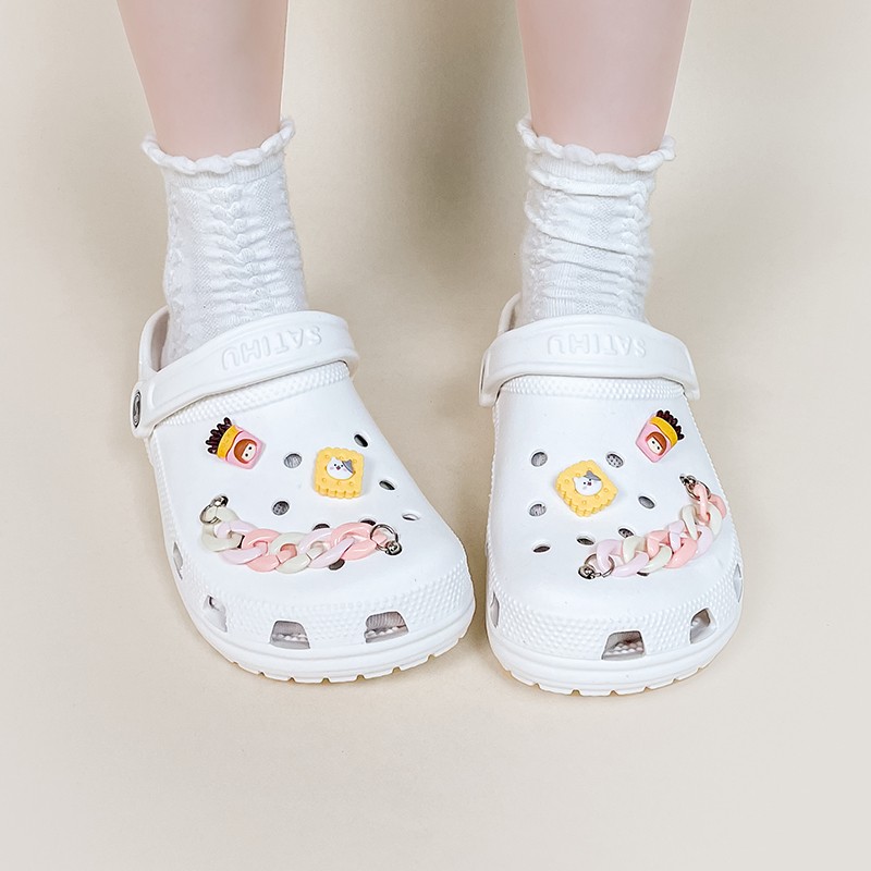 Amy and Michael 2022 Summer Designers Trendy Garden Clogs Women Waterproof Shoes Beautiful Girl Students DIY White Fashion Slippers