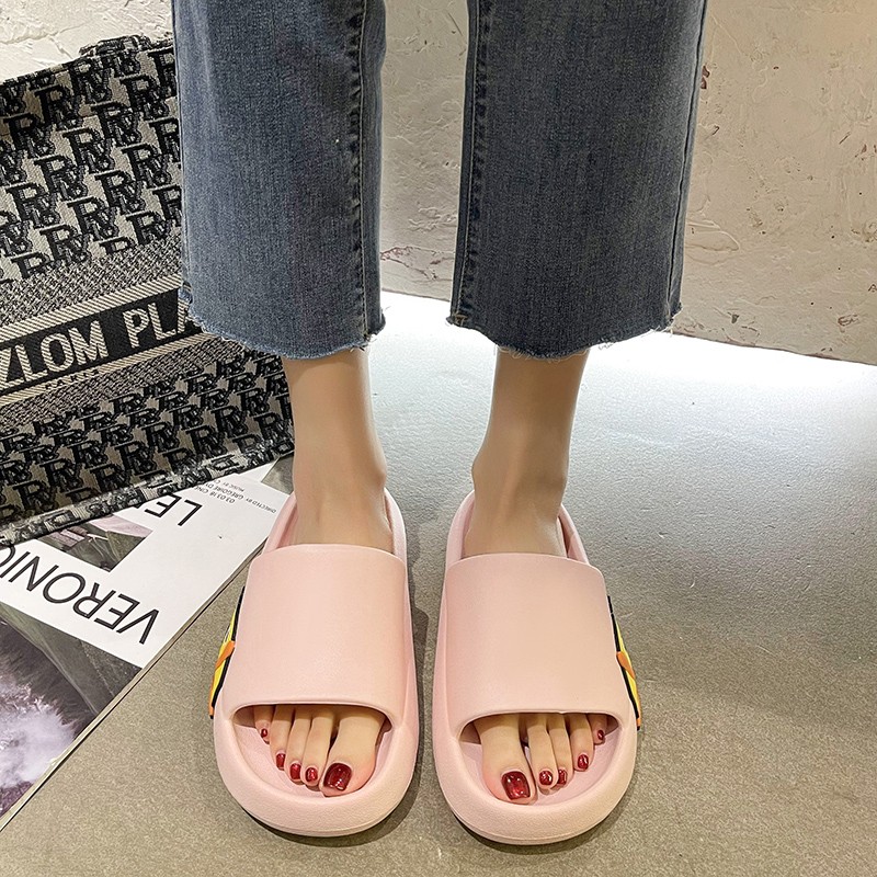 Cute cartoon female slippers summer 2022 new girl heart home non-slip deodorant couple thick bottom sandals outer wear women