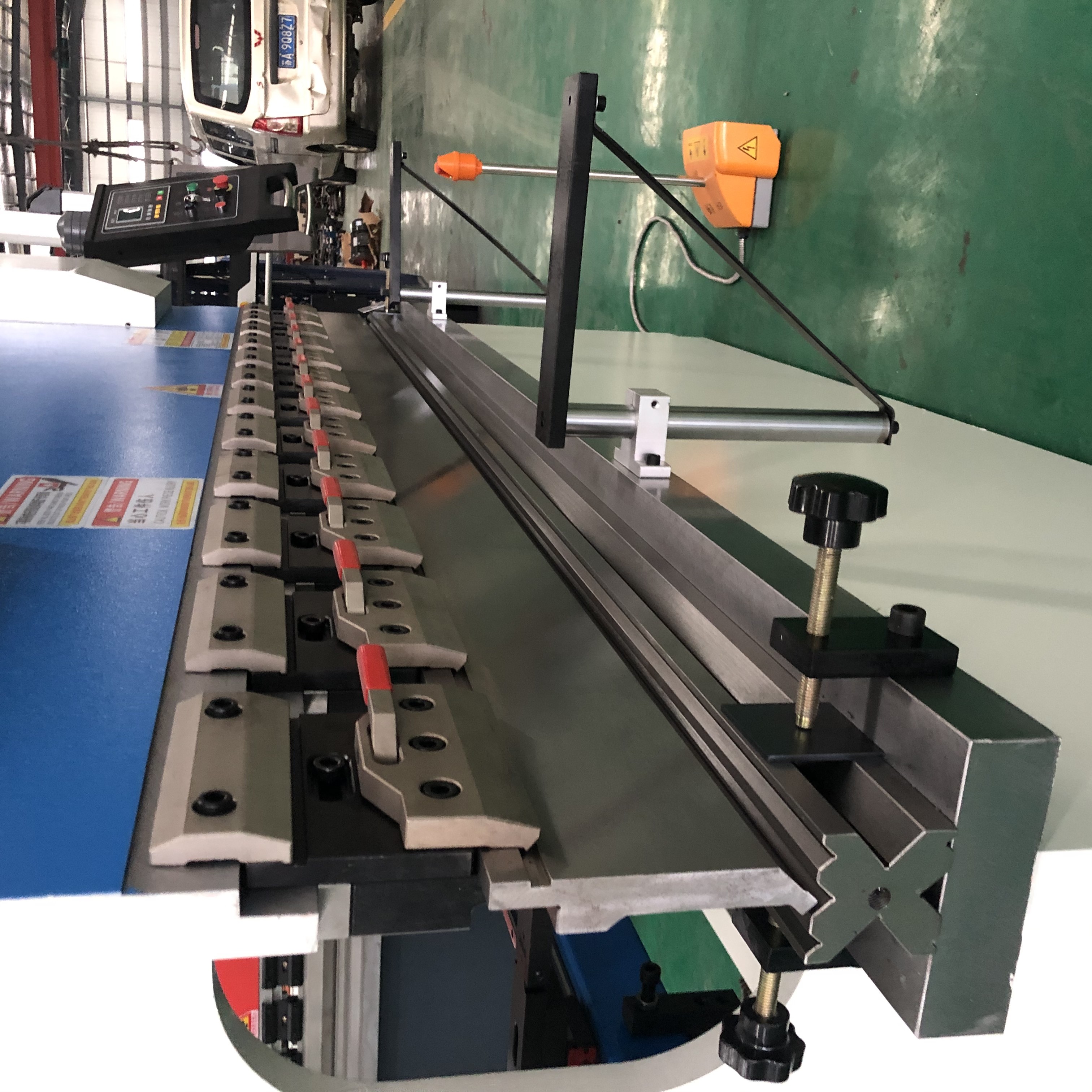 Factory direct ESTUN E21 CNC control X Y axis hydraulic press brake sheet metal bending machine WC67K-80T2500