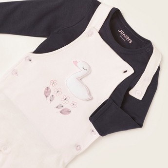 Juniors Solid T-shirt and Dungarees with Applique Detail