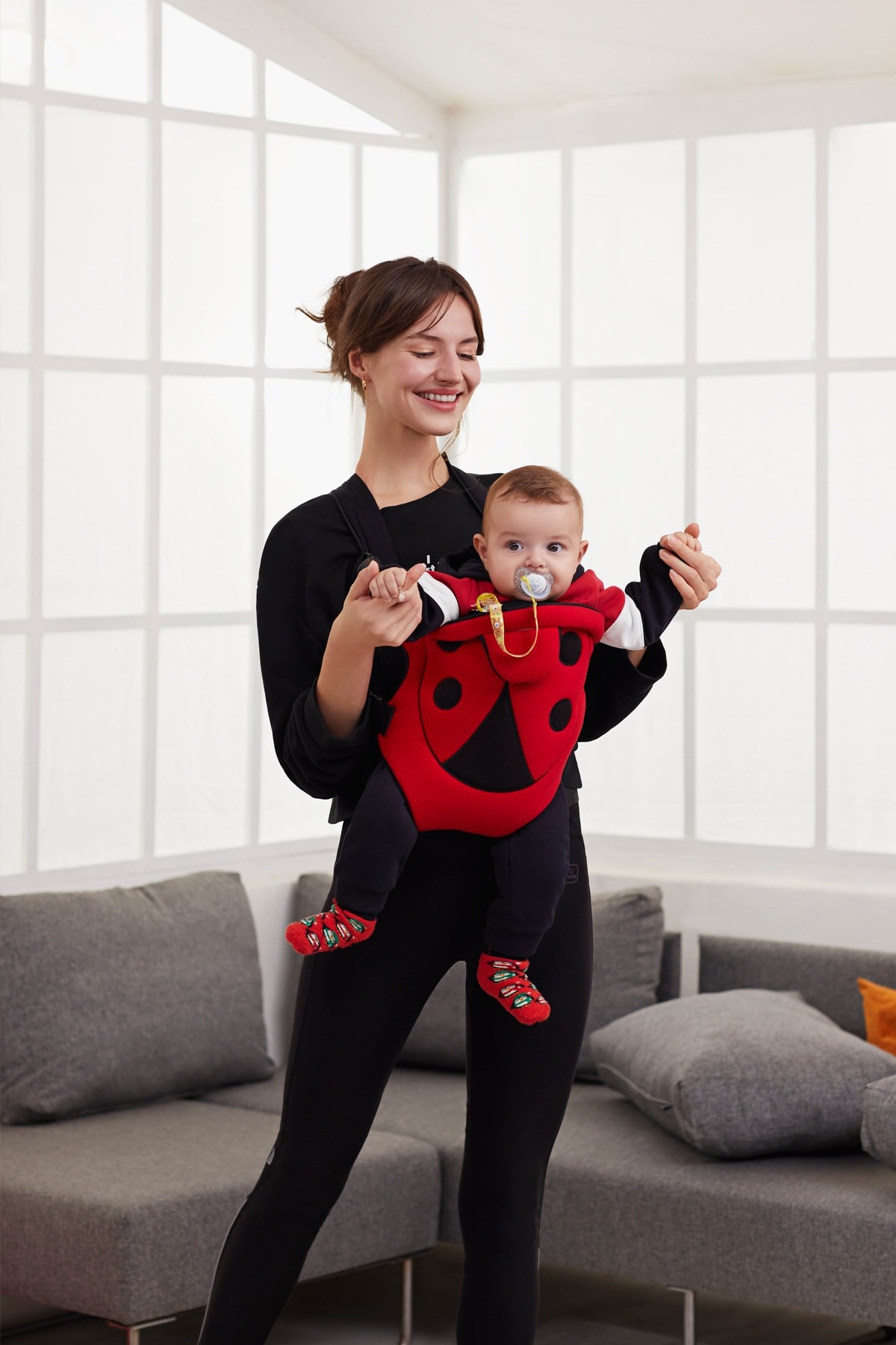 Baby carrier in the shape of a beetle, unisex, kangaroo c-helps maintain the position of the spine