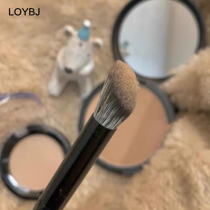 LOYBJ 1pc Nose Shadow Brush Angled Contour Makeup Brushes Face Bronzer Nose Silhouette Eyeshadow Blending Make Up Tools