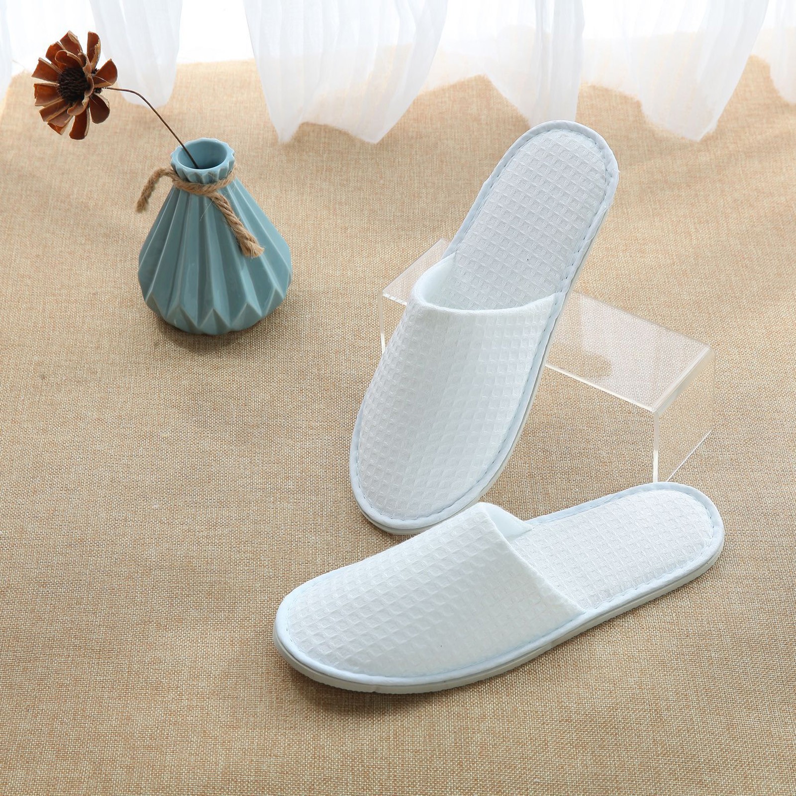 Disposable Slippers, 1 Pair Closed Toe Disposable Slippers Size Fit Men Women Hotel Spa Guest Used, (White) 28cm