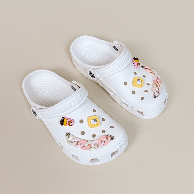 Amy and Michael 2022 Summer Designers Trendy Garden Clogs Women Waterproof Shoes Beautiful Girl Students DIY White Fashion Slippers