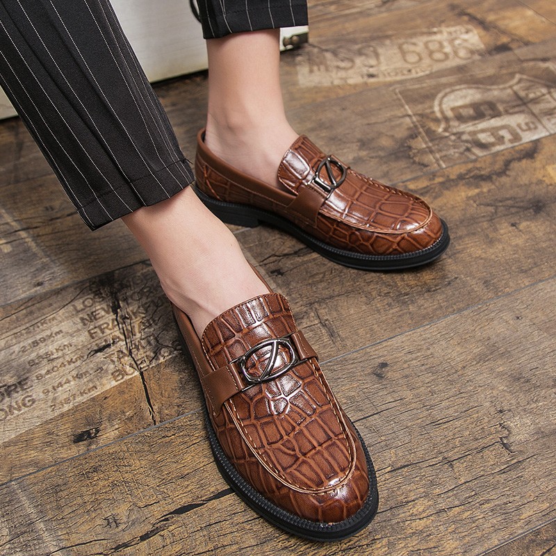 2021 Spring New Crocodile Pattern PU Leather Leather Shoes Casual Flat England Men Dress Shoes Pointed Toe Fashion Overs