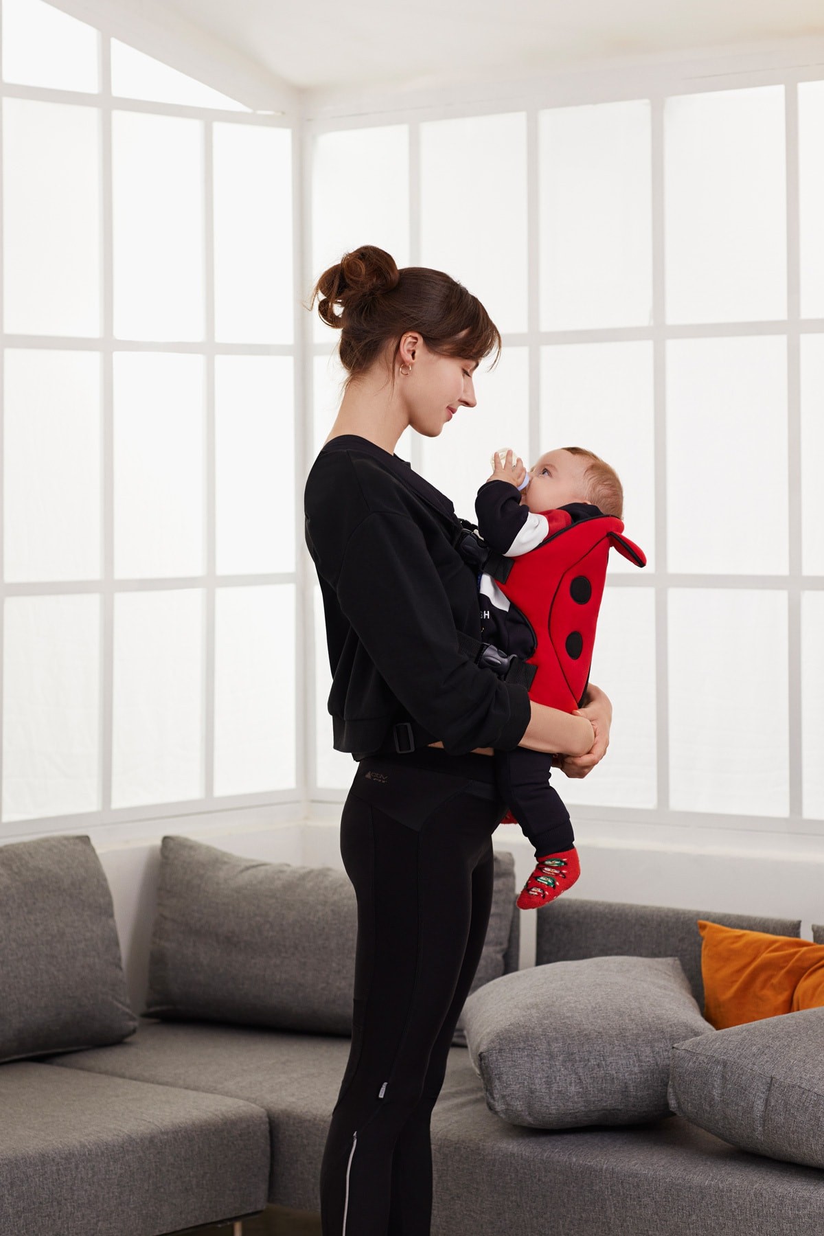 Baby carrier in the shape of a beetle, unisex, kangaroo c-helps maintain the position of the spine