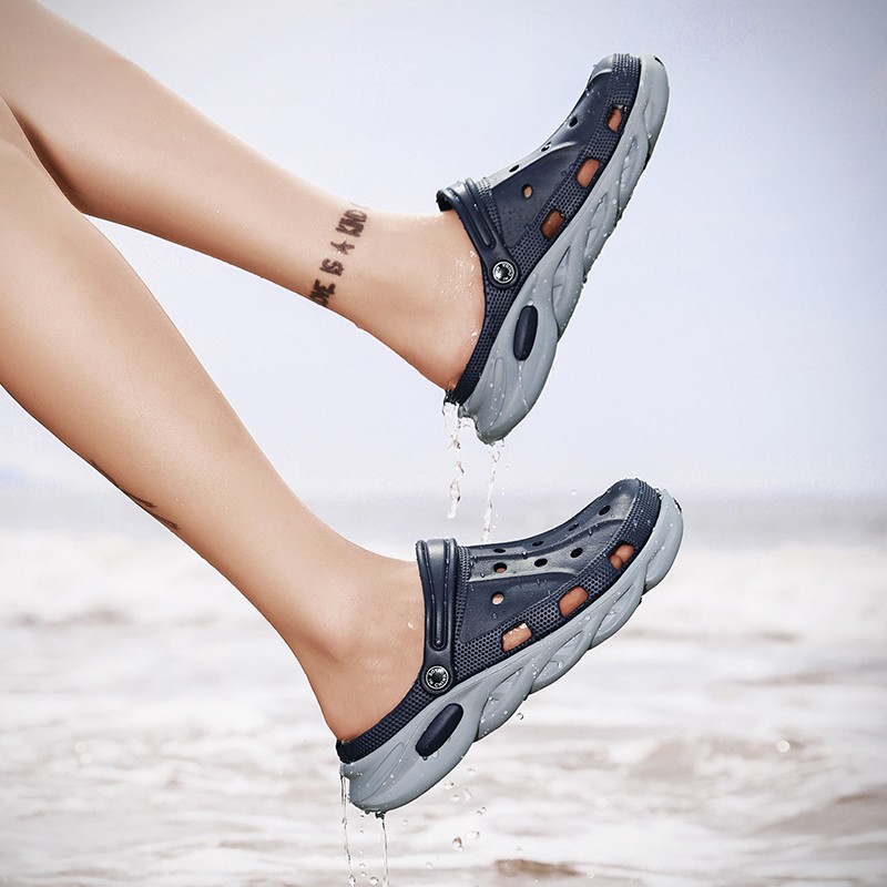 Fashion Men Slippers Outdoor Sneakers Beach Sandals Garden Shoes Comfortable Lightweight EVA Slippers Double Color Clogs