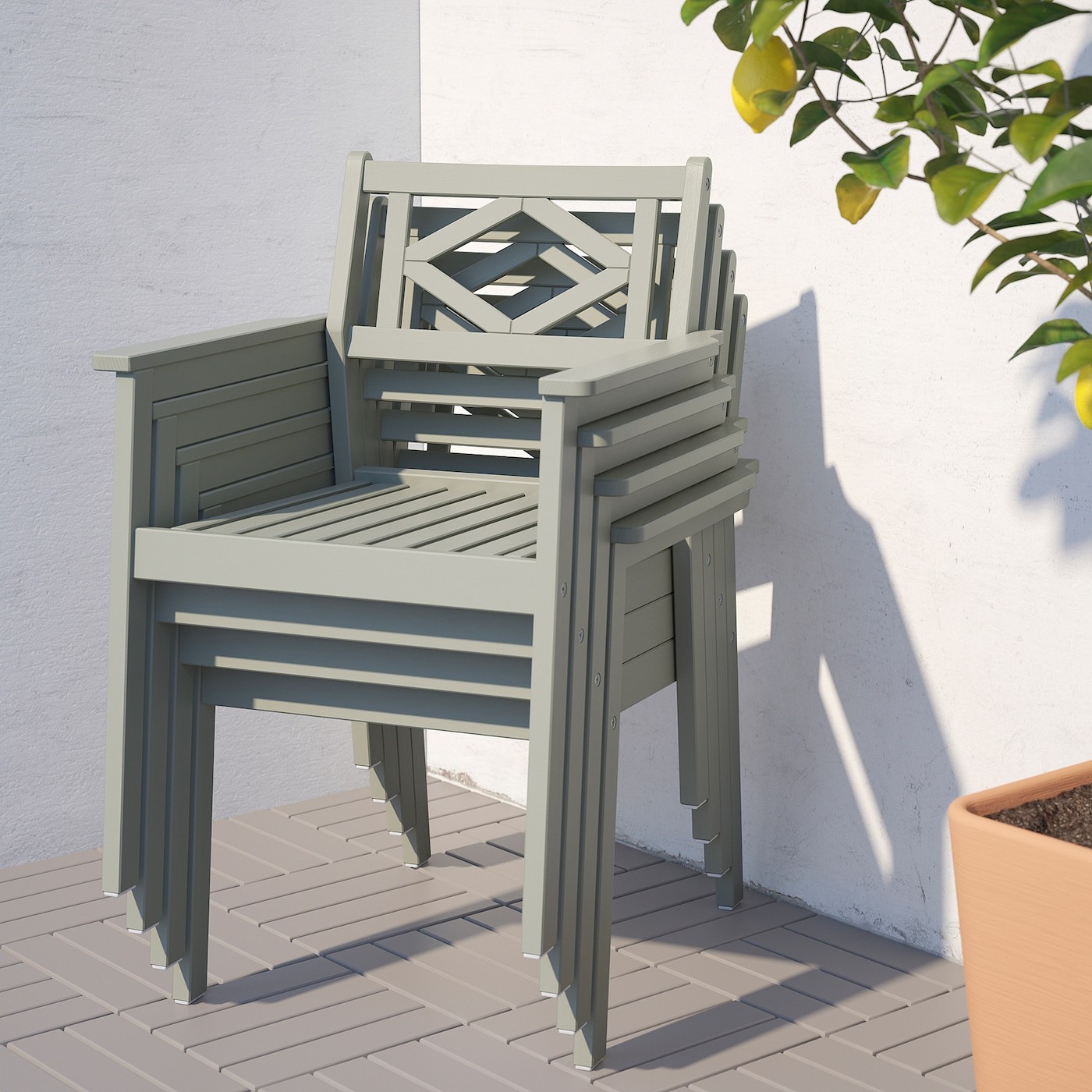 BONDHOLMEN Chair with armrests, outdoor