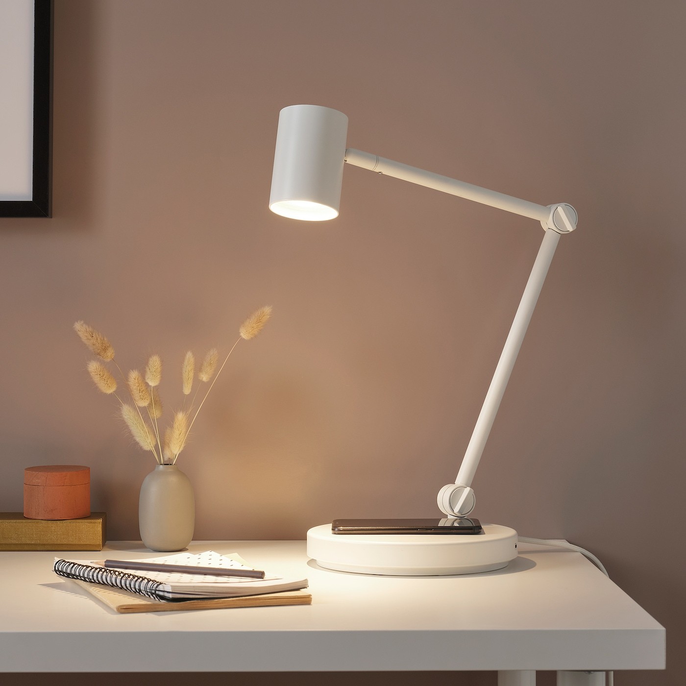 NYMÅNE Work lamp with wireless charging