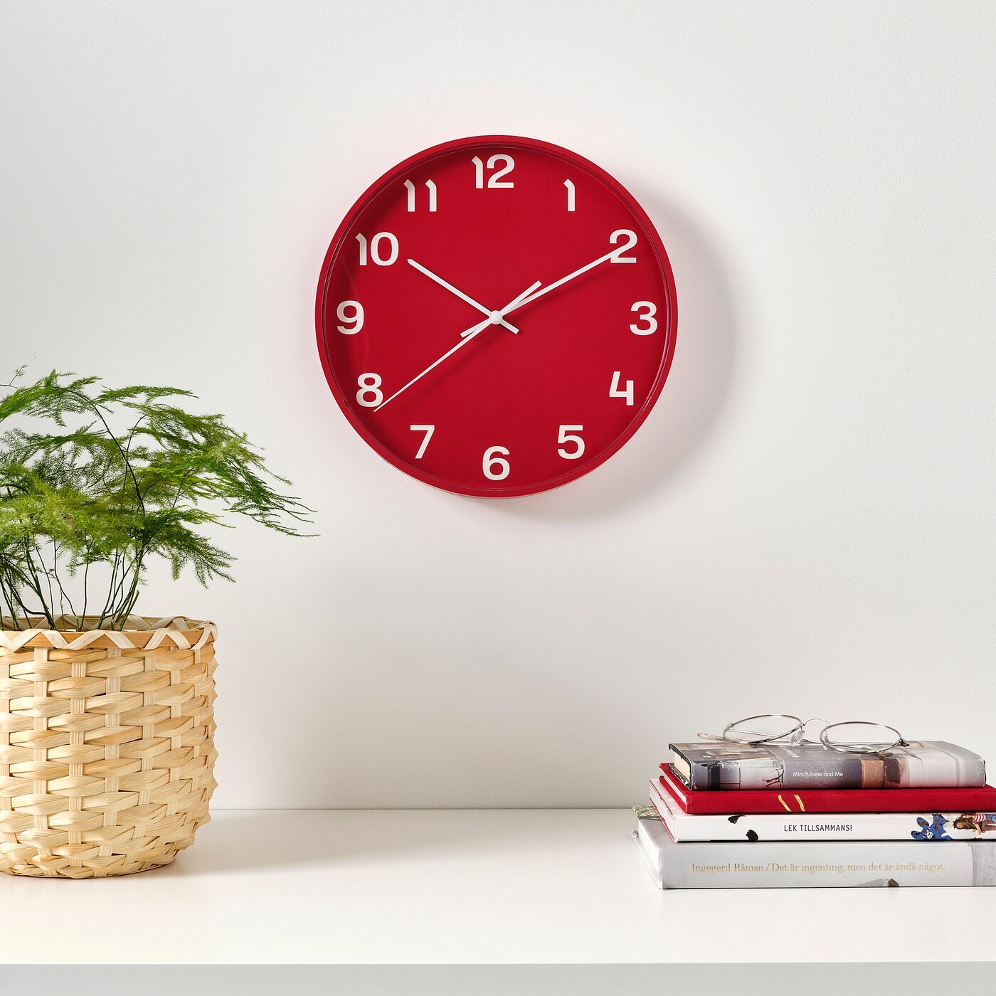 PLUTTIS Wall clock