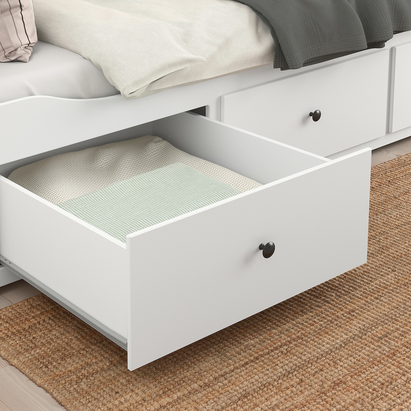 HEMNES Day-bed frame with 3 drawers