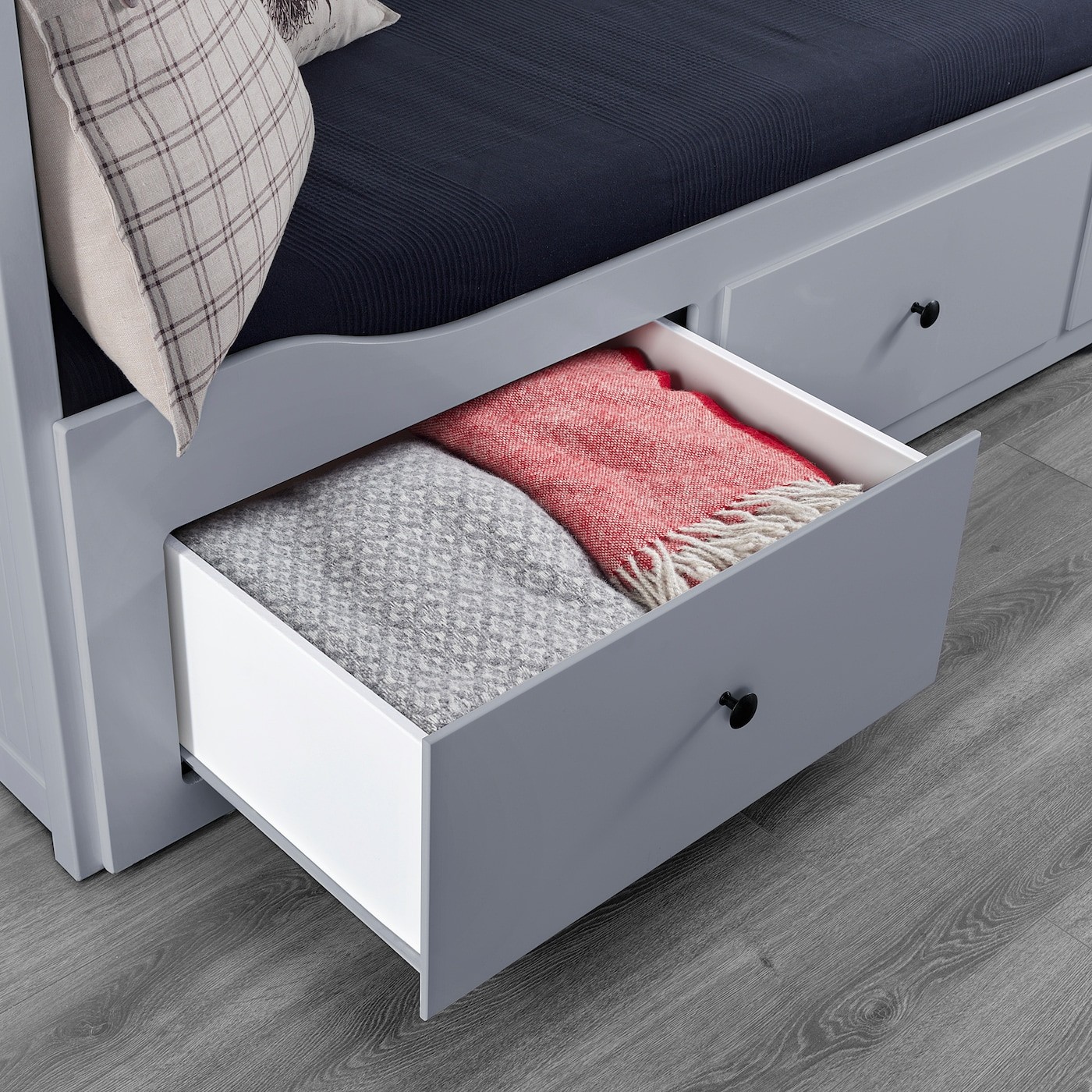 HEMNES Day-bed frame with 3 drawers