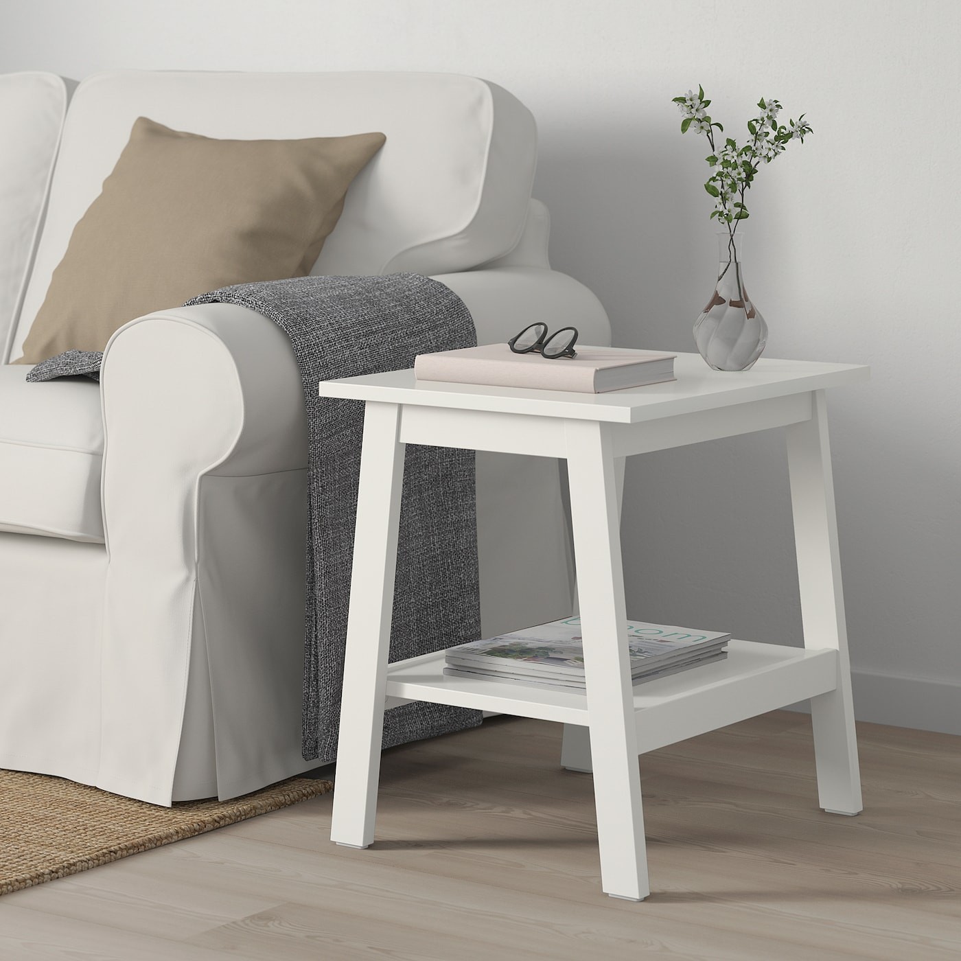 LUNNARP Side table