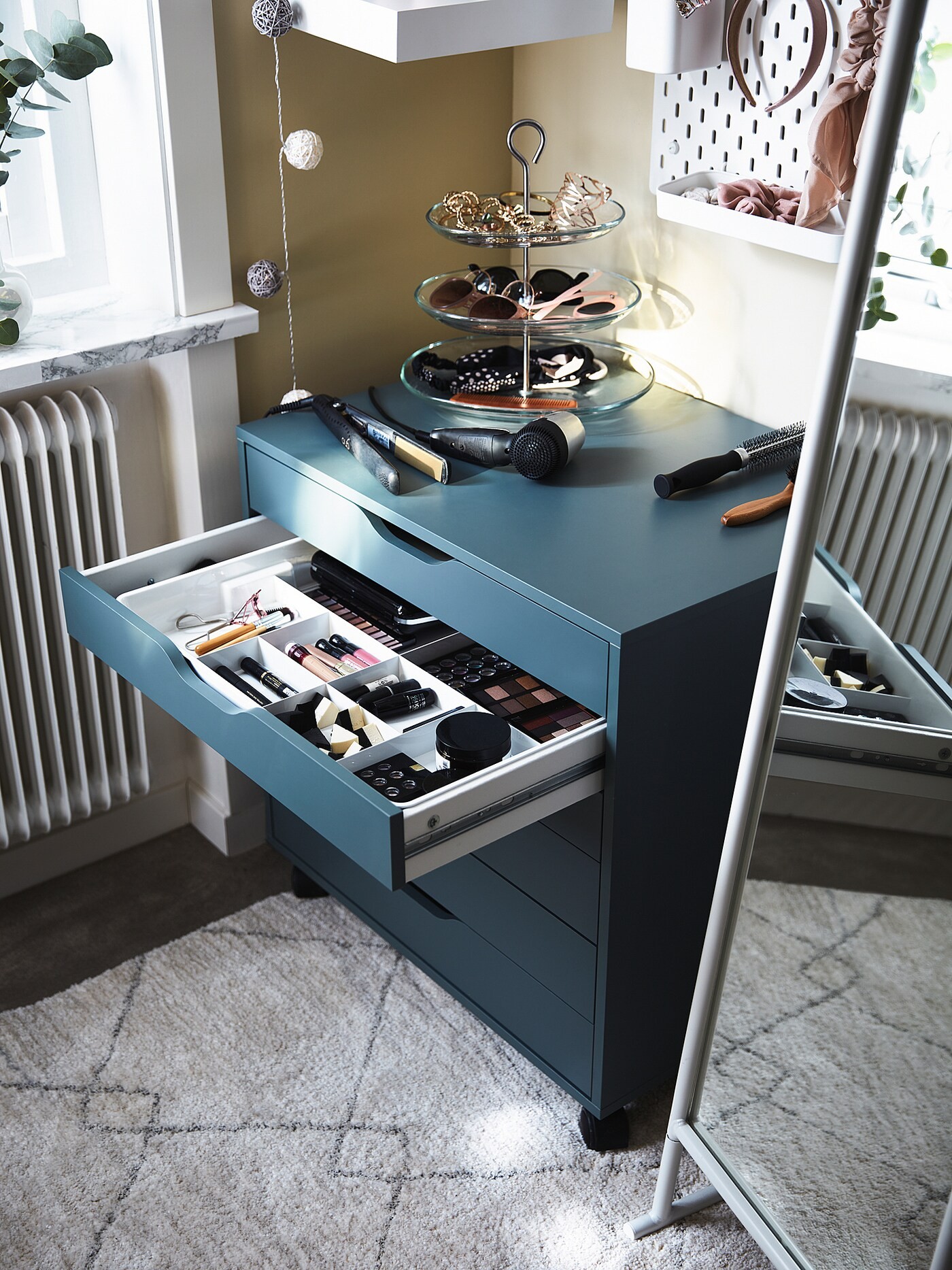 ALEX Drawer unit on castors