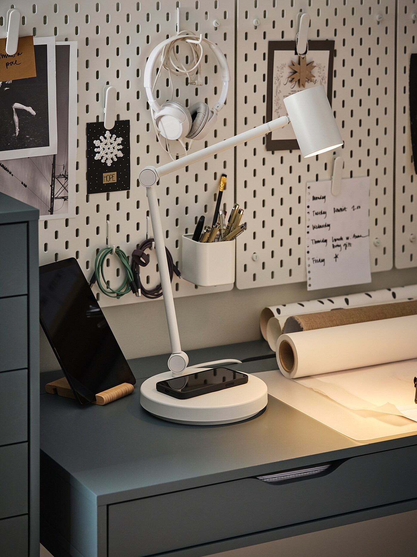 NYMÅNE Work lamp with wireless charging