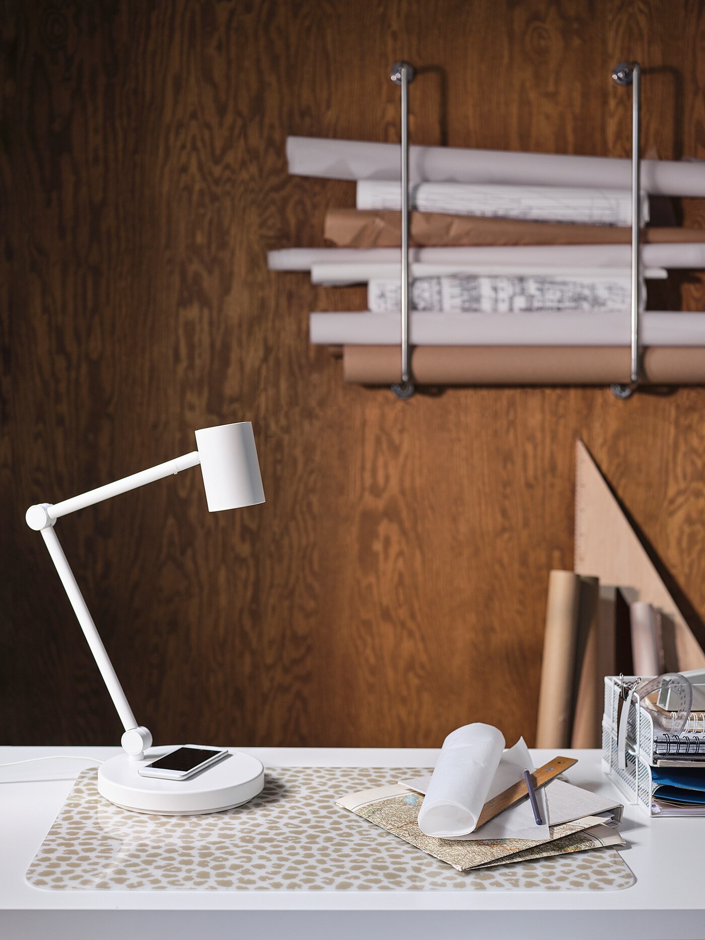 NYMÅNE Work lamp with wireless charging