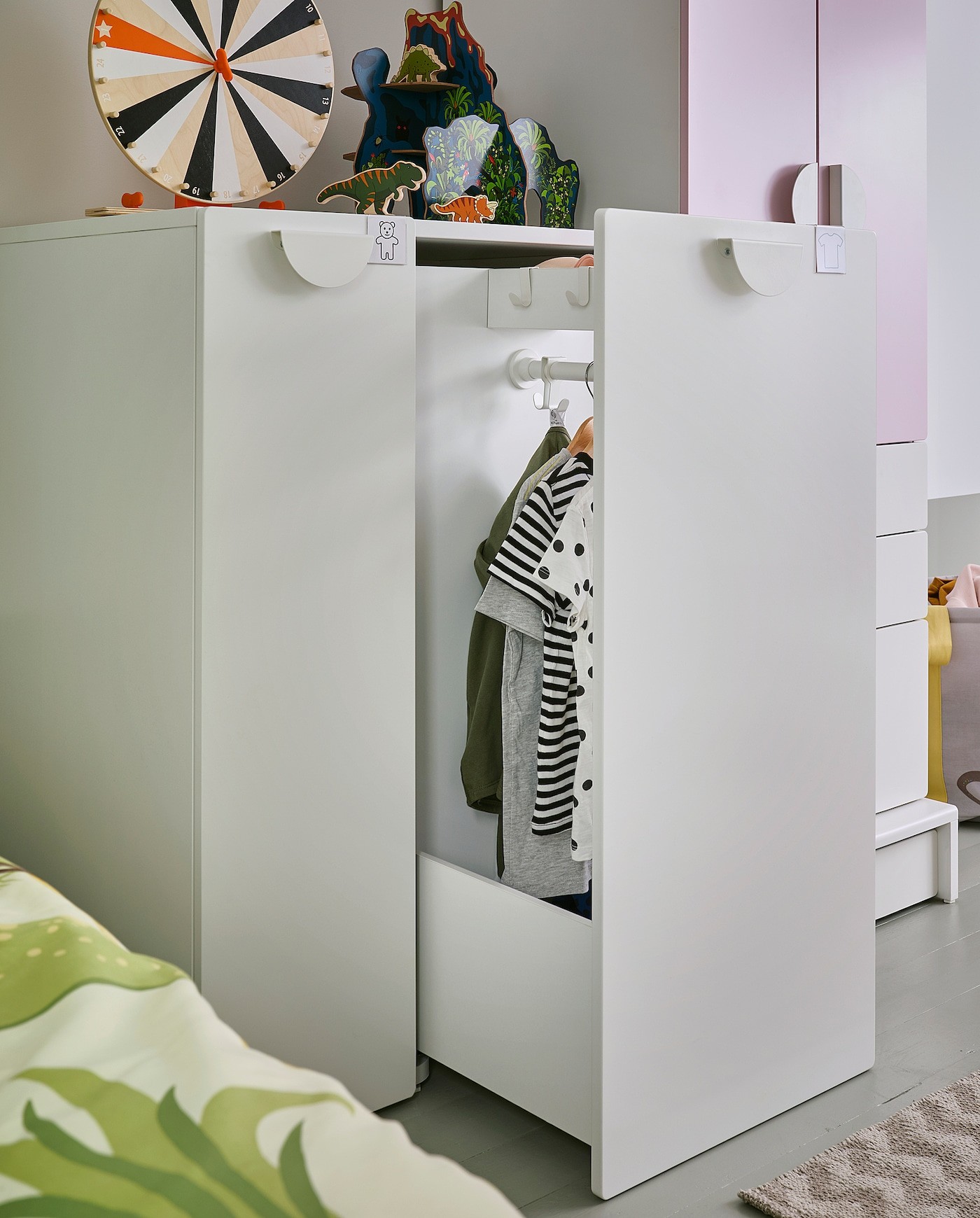 SMÅSTAD Wardrobe with pull-out unit