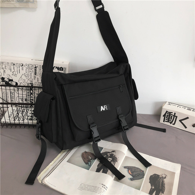 Cute Pendant Design High Quality Nylon Ladies Fashion Shoulder Bag Paneled New Design Women Student Bags 2022 New Messenger Bag