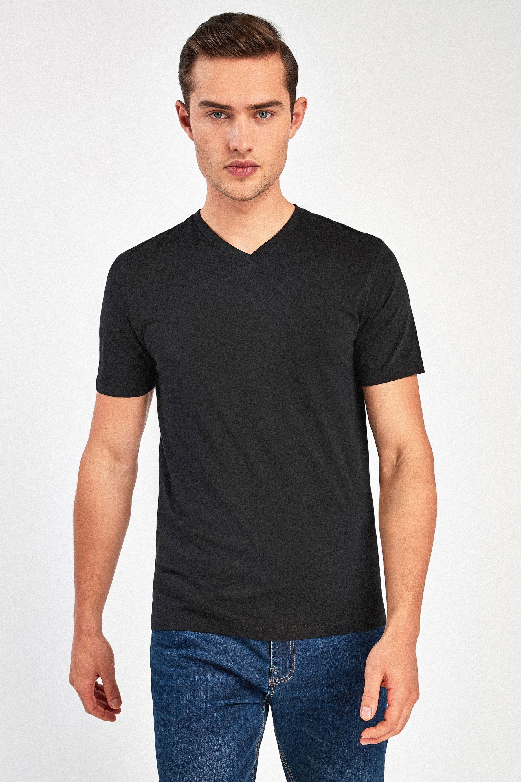 U01399s V-Neck Slim Fit