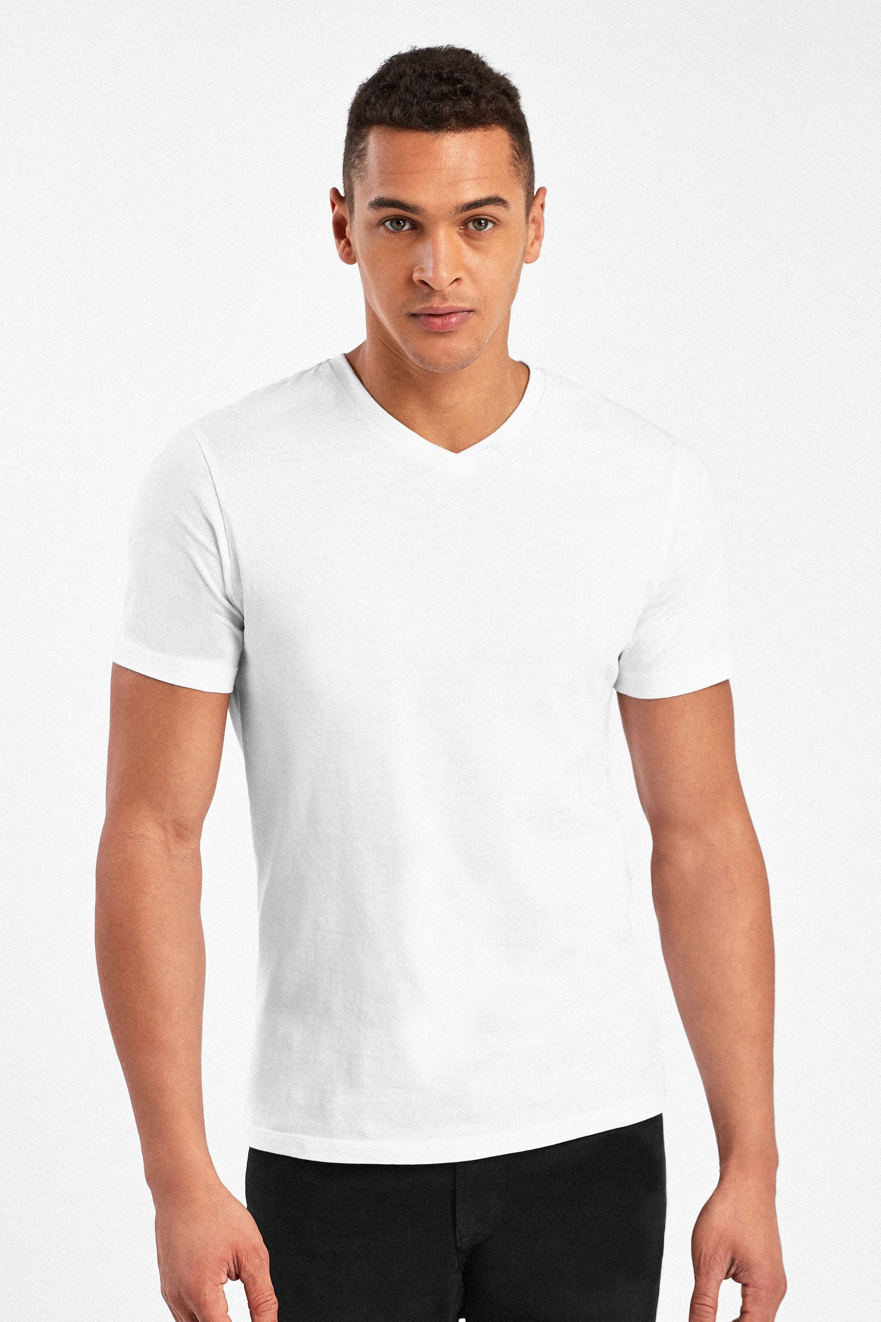 U01399s V-Neck Slim Fit