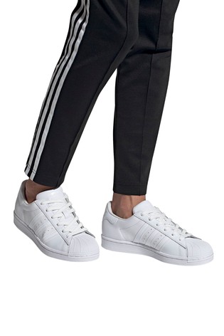 حذاء رياضي Superstar من adidas Originals