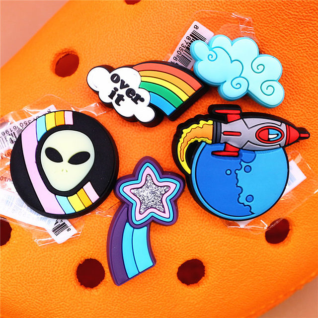 Original Space Alien Designer Shoe Charms 5pcs/lot Croc Buckle Luxury Accessories Rainbow Sun Clog Dog Jewelry Decorations Jibz